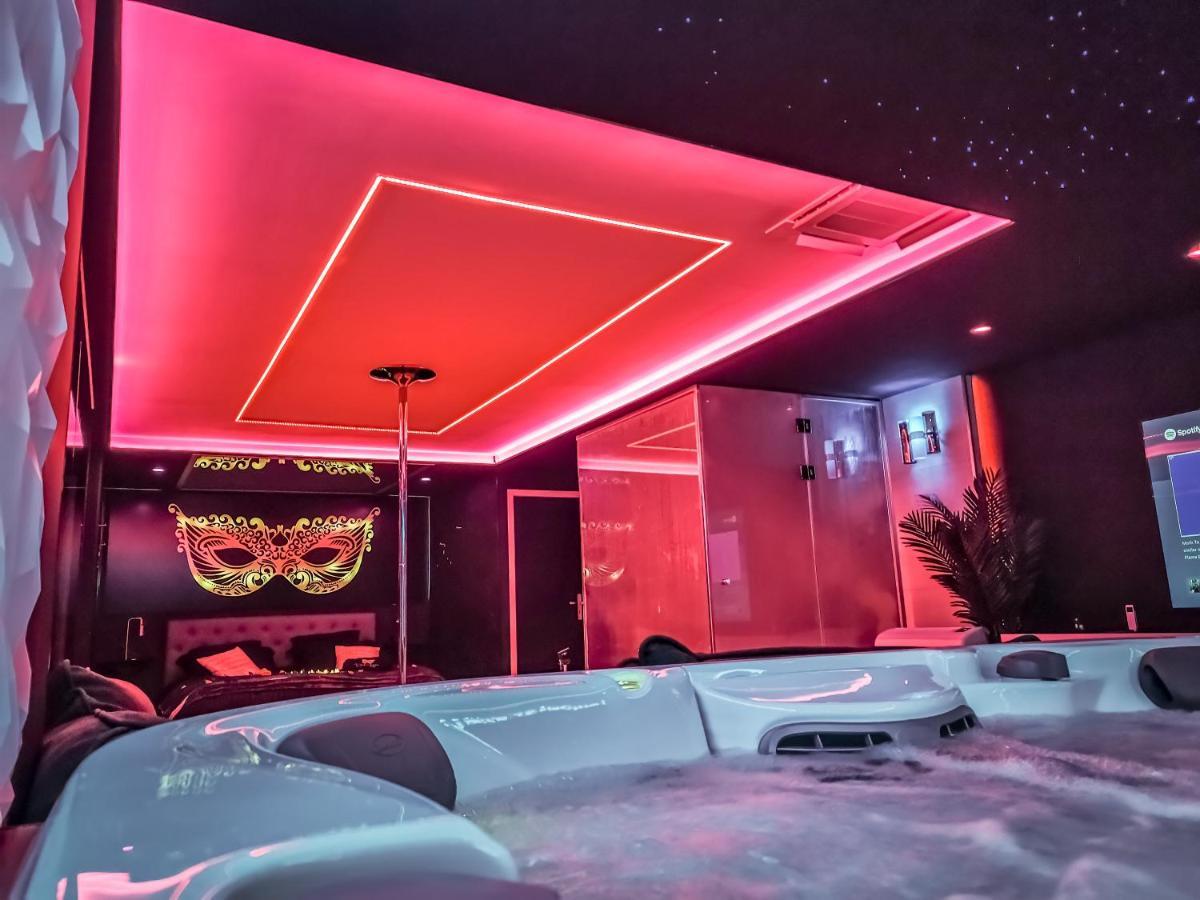 Les Secrets Rooms, Love Room De Luxe Avec Jacuzzi Rivesaltes Kültér fotó